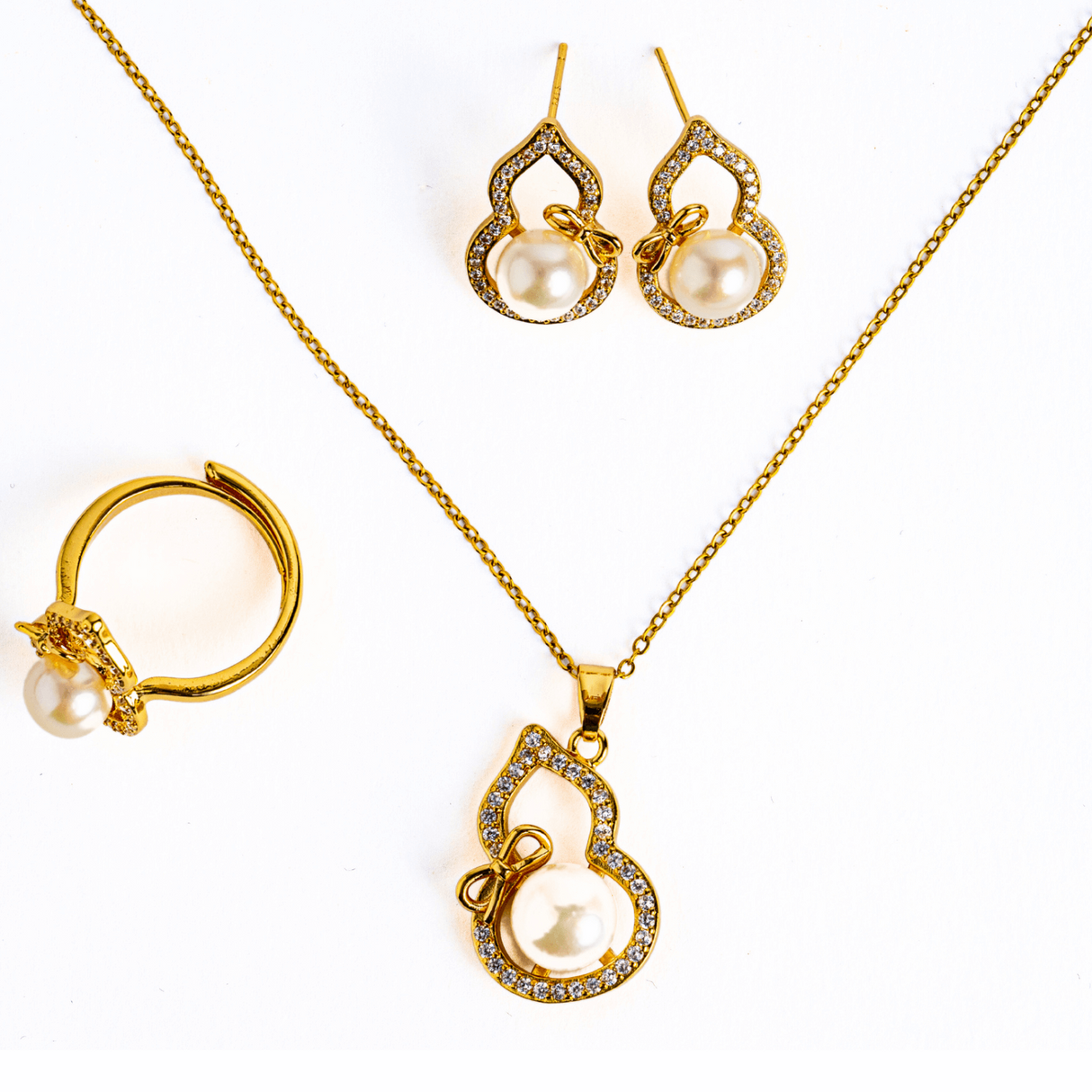 Set elegant cu perla naturala - Stralucire si feminitate intr-un singur gest
