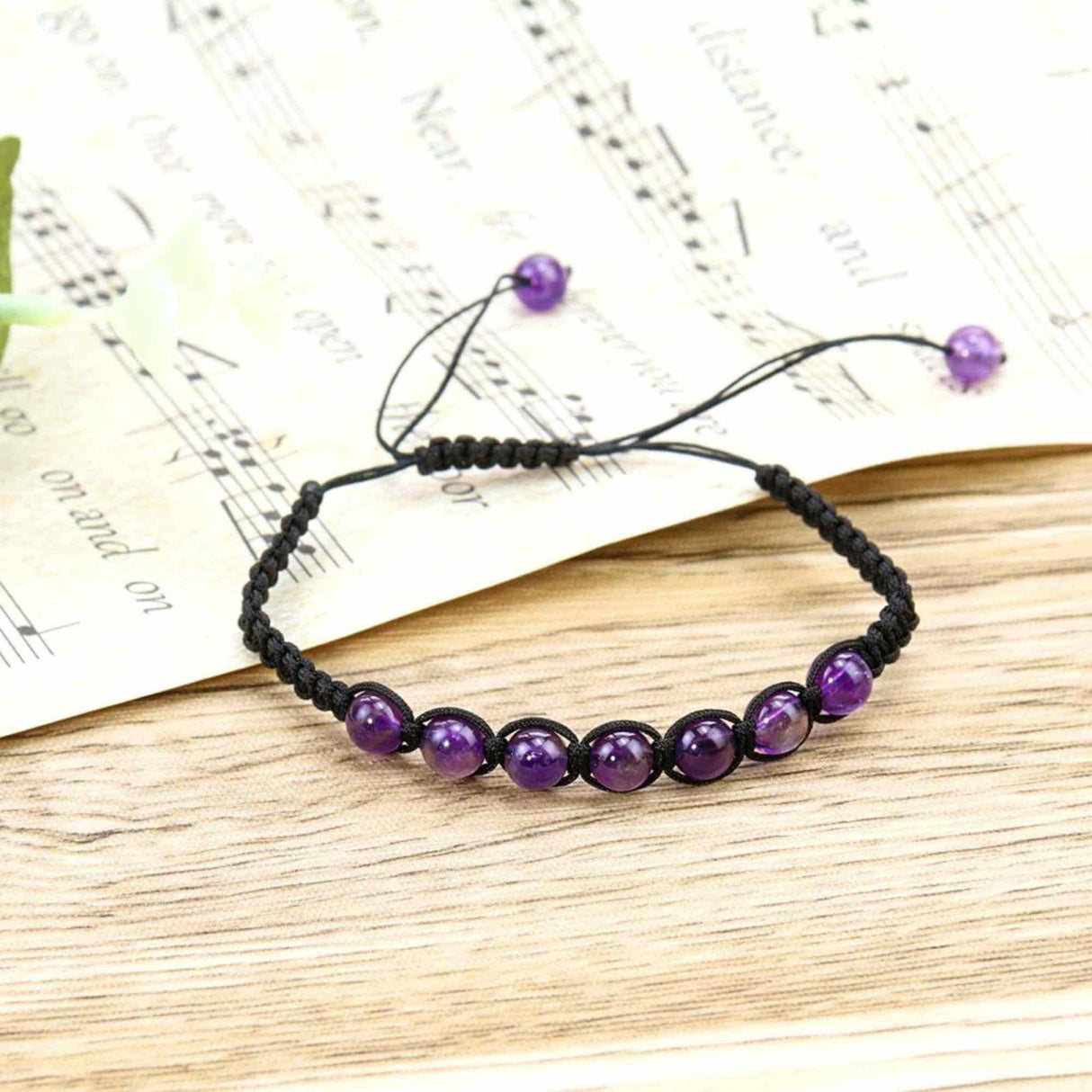 Bratara Handmade Reglabila cu Margele 6mm Rotunde de Ametist si Ciucuri Macrame