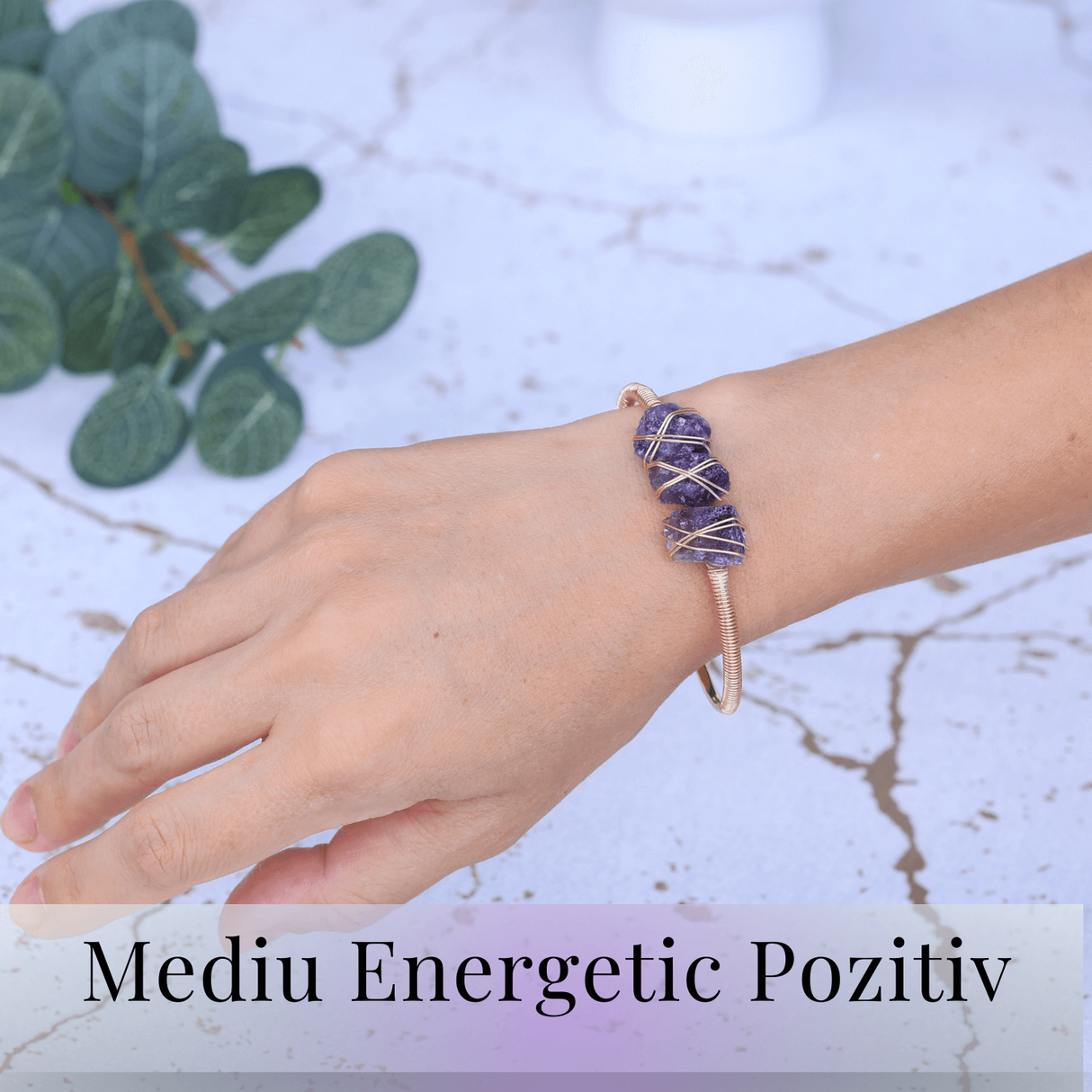 Bratara aurie din metal cu 3 pietre naturale de Ametist , beneficii energetice