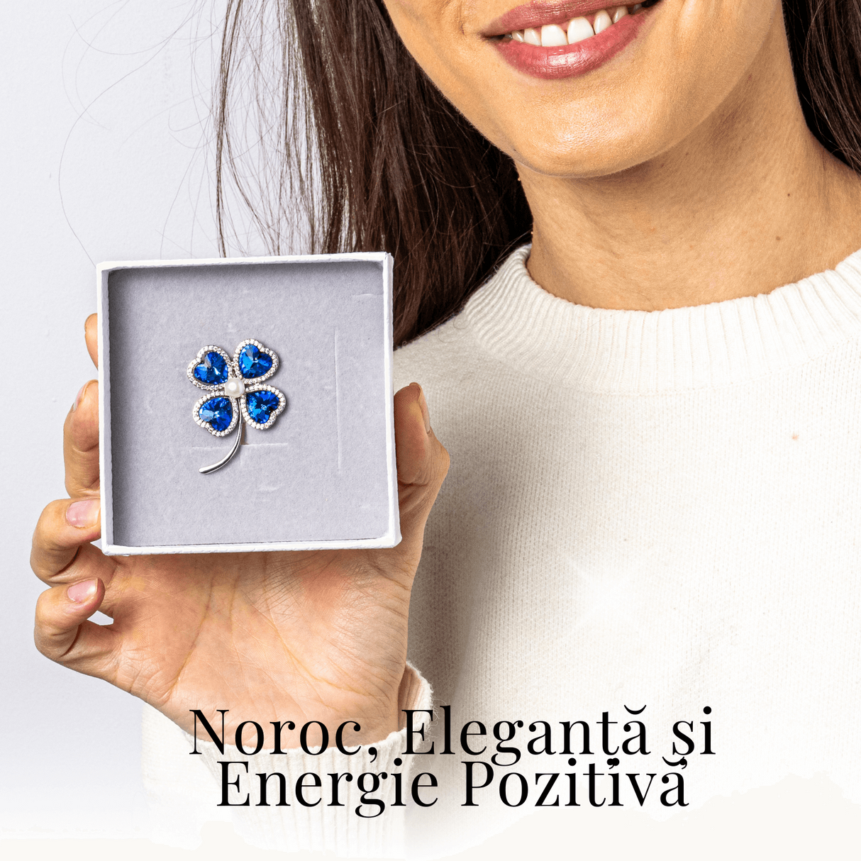 Brosa Trifoi cu 4 Foi cu Perla Naturala si Zircon Albastru - Simbol al Norocului si Elegantei