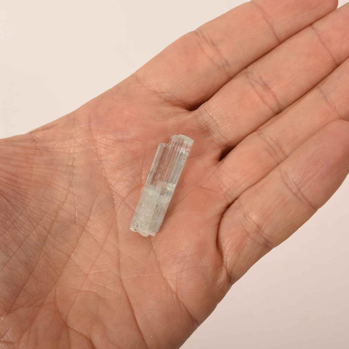 Specimen natural de Acvamarin din Afganistan 5 gr - cristal al claritatii si calmului interior