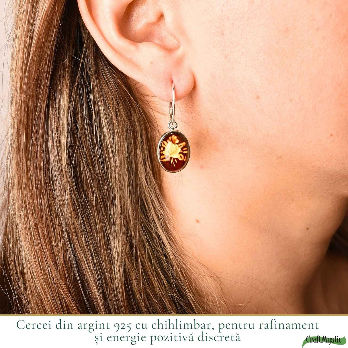 Cercei Argint 925 cu Chihlimbar Verde si Floare – Eleganta si Armonie Naturala