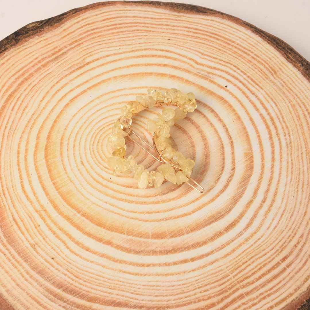 Clame pentru par in forma de semiluna cu piatra naturala semipretioasa Cuart galben pentru un look chic si vibratii pozitive
