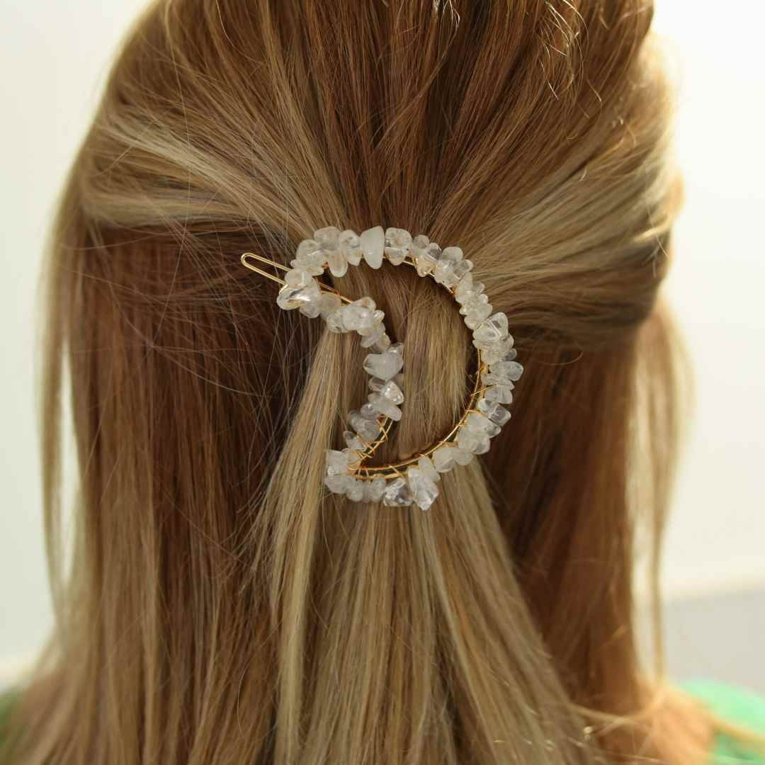 Clame pentru par in forma de semiluna cu piatra naturala semipretioasa Cuart galben pentru un look chic si vibratii pozitive