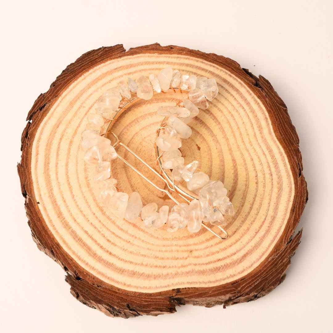 Clame pentru par in forma de semiluna cu piatra naturala semipretioasa Cuart transparent pentru un look chic si vibratii pozitive