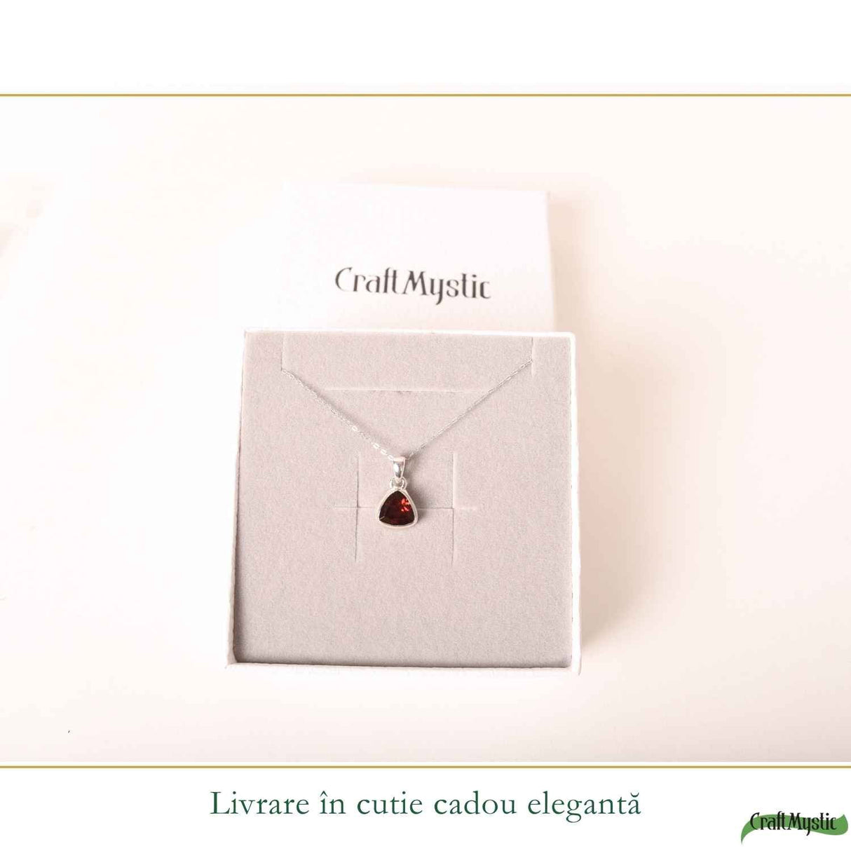 Colier Argint 925 cu Granat Triunghi – Putere si Echilibru Interior