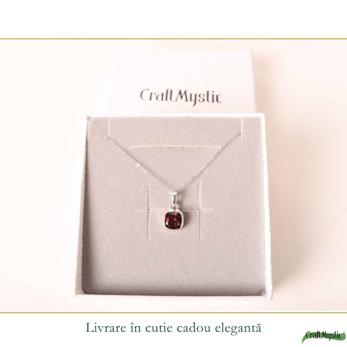 Colier Argint 925 cu Granat Patrat – Stabilitate si Energie Interioara