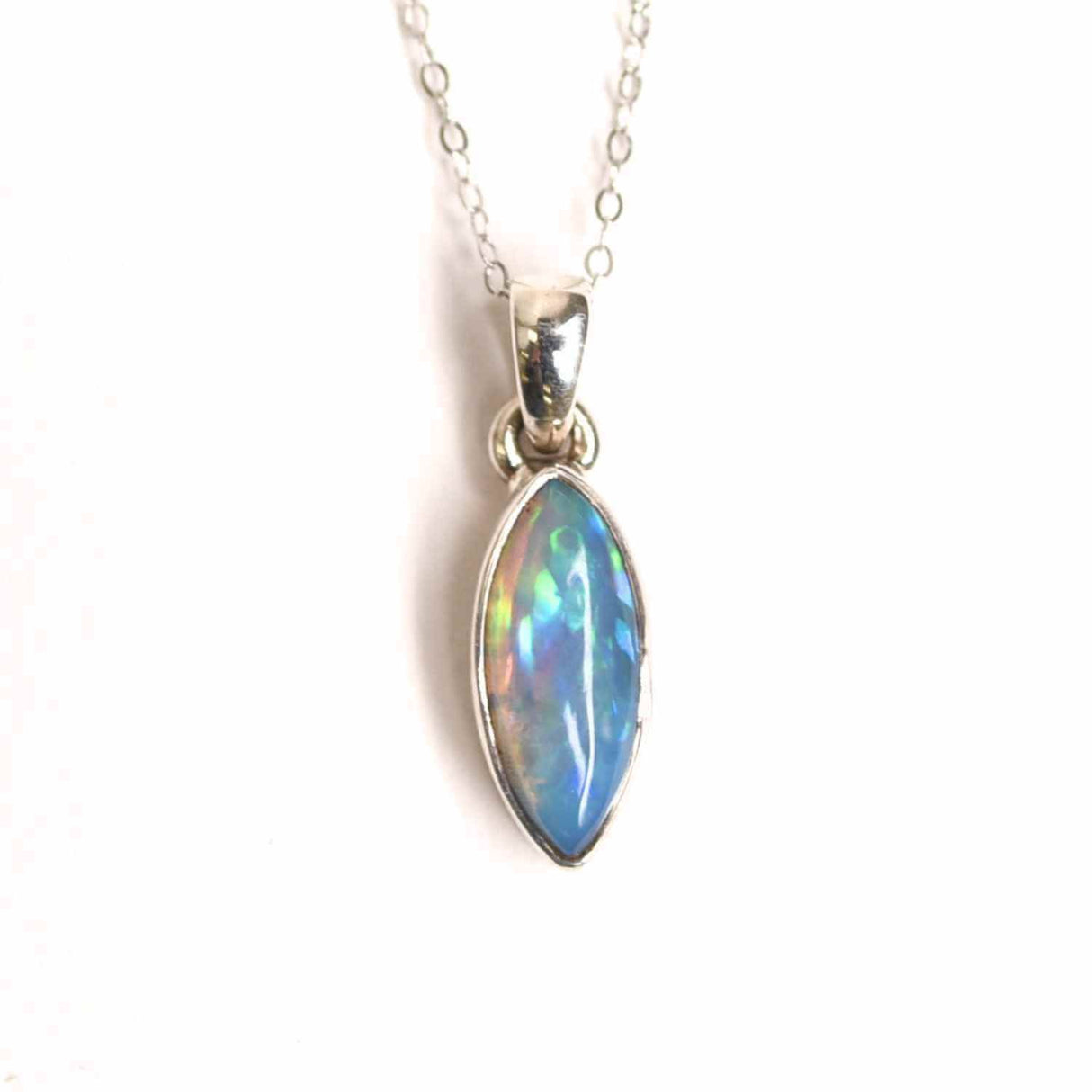 Colier argint 925 cu Opal Etiopian forma delica - Lumina sufletului in miscare