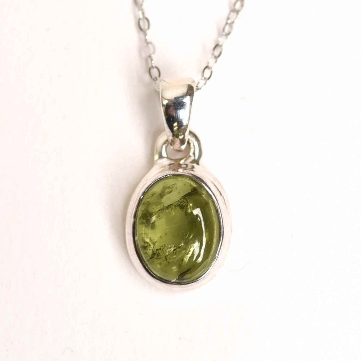 Colier Argint 925 cu Peridot Natural Oval - Lumina Interioara si Energie Pozitiva