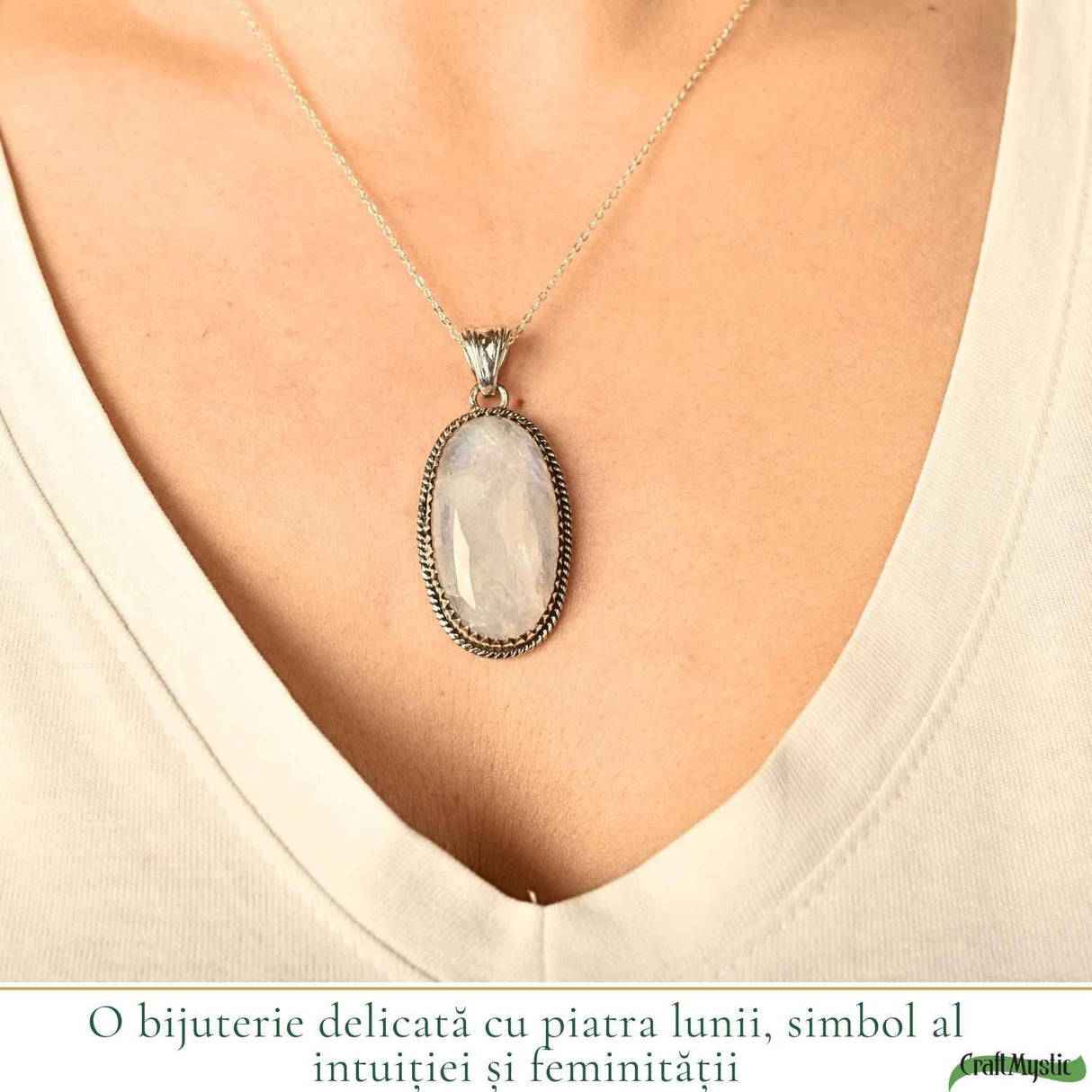 Colier Argint 925 cu Piatra Lunii Oval Mare – Echilibru si Intuitie Profunda