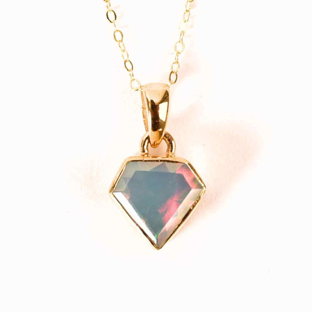 Colier Argint 925 placat cu aur 18K cu Opal Etiopian Fatetat in Forma de Diamant - Lumina, Intuitie si Feminin Sacru