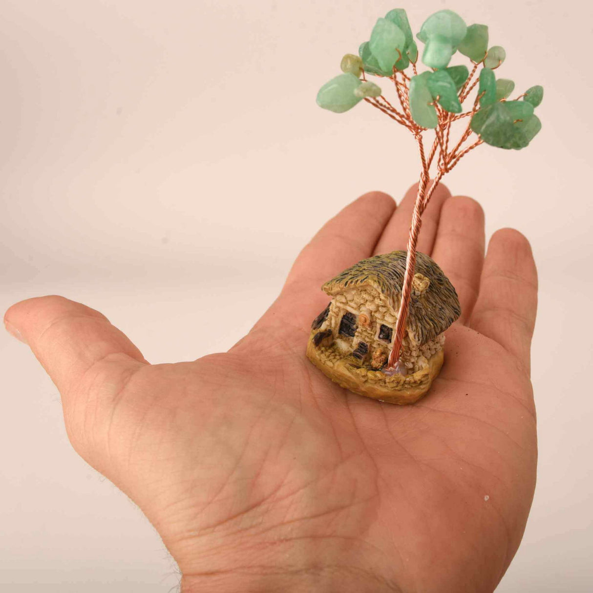 Figurina casuta cu ramuri din cristale naturale Aventurin Verde - Decoratiune interior sau exterior, pentru casa, birou, acvariu
