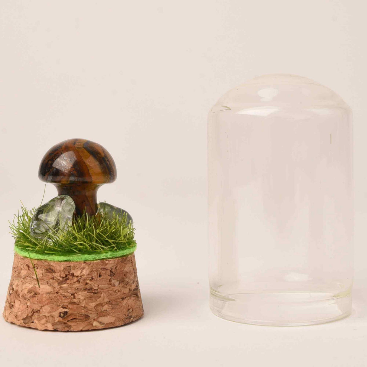 Figurina din piatra naturala semipretioasa Ochi de tigru in forma de ciuperca in mini terrarium 5 cm din sticla