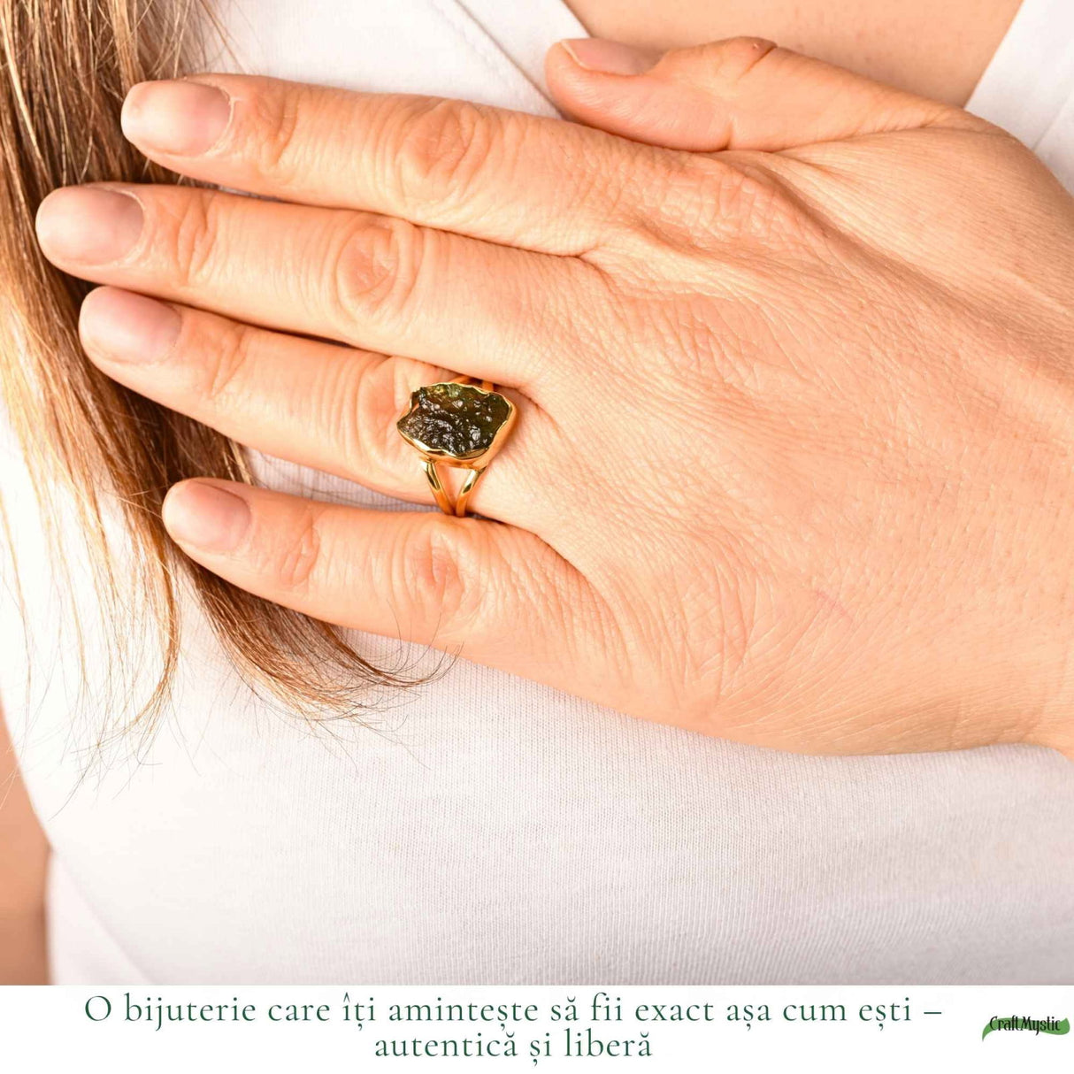 Inel cu Moldavit Verde Brut – Argint 925 Placat Aur 18K, M8.5/58 - Energie Universala si Echilibru