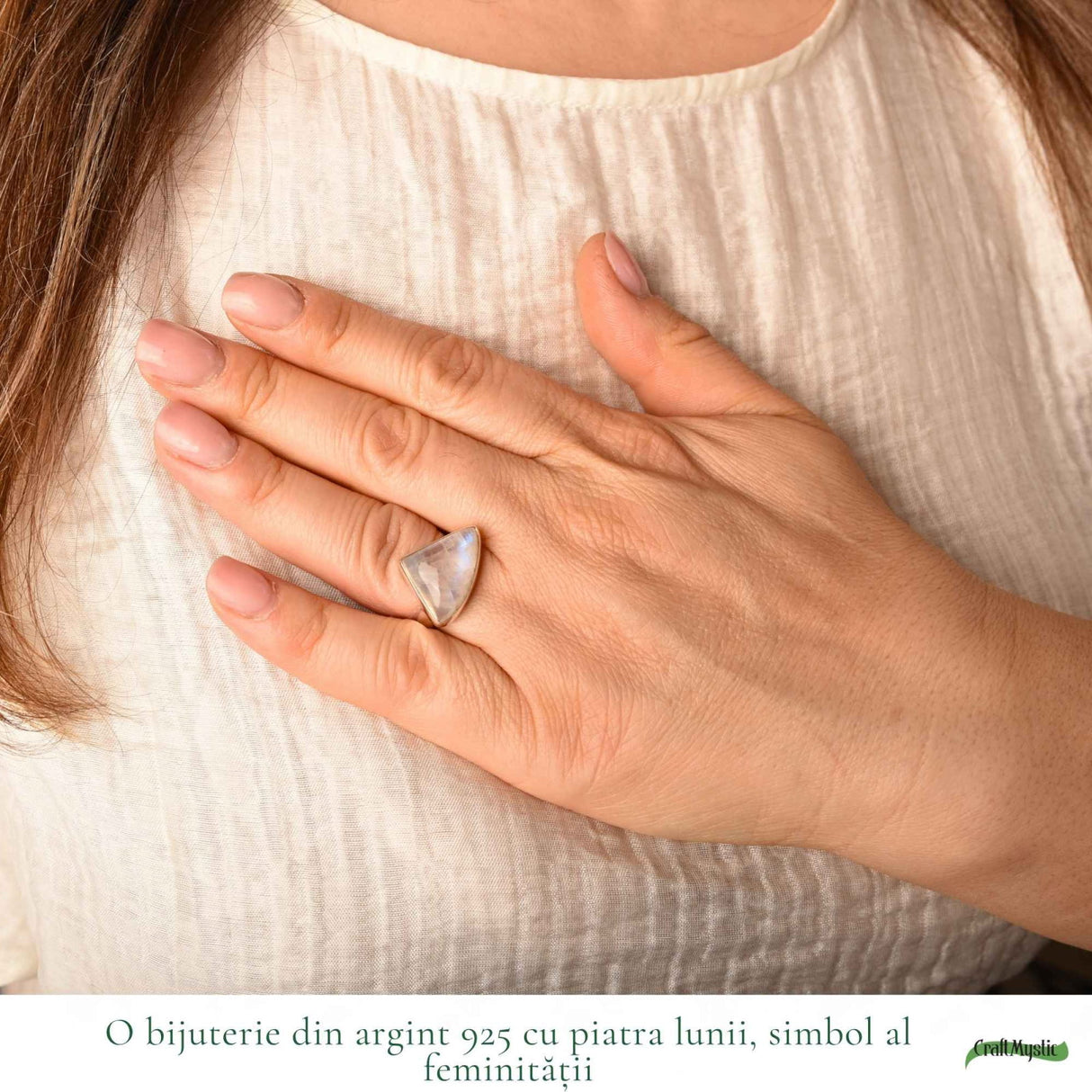 Inel Argint 925 cu Piatra Lunii Triunghi – Intuite si Feminitate Delicata