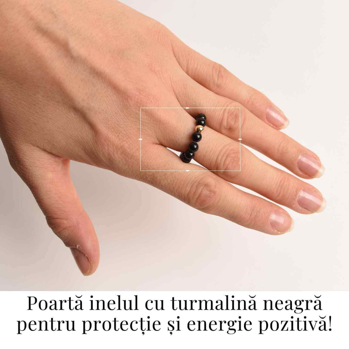 Inel elastic cu biluta aurie si margele 4 mm din pietre naturale - Turmalina Neagra