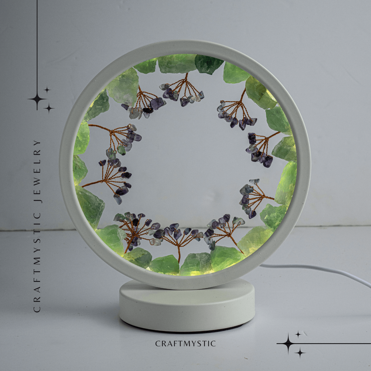 Lampa decorativa cu fluorit verde si curcubeu – Conectare USB – Claritate mentala si armonie interioara