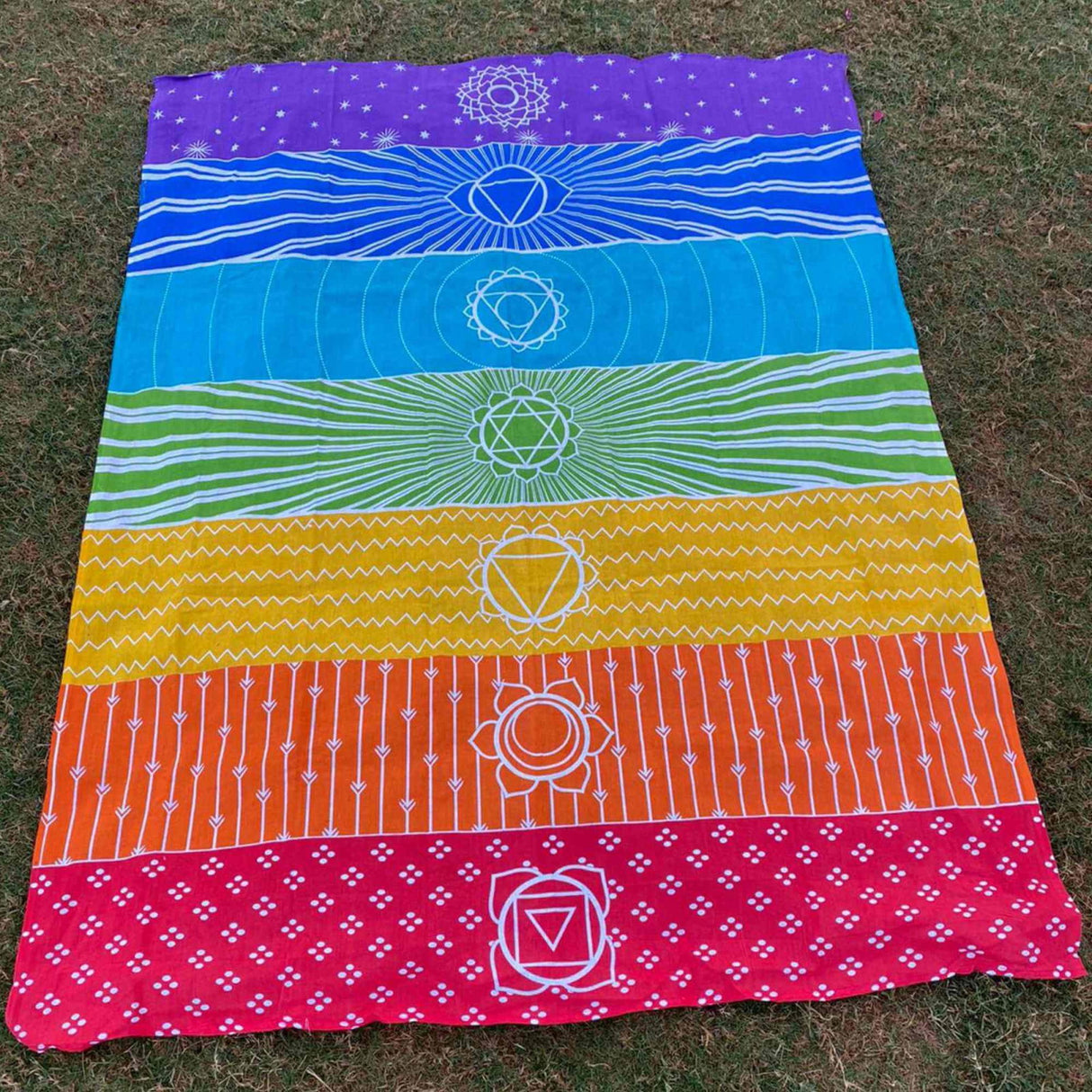 Covor de Yoga si Meditatie 180x130 cm cu Design Bohemian Mandala pentru 7 Chakre - Panza de Perete sau Decor de Interior/Exterior