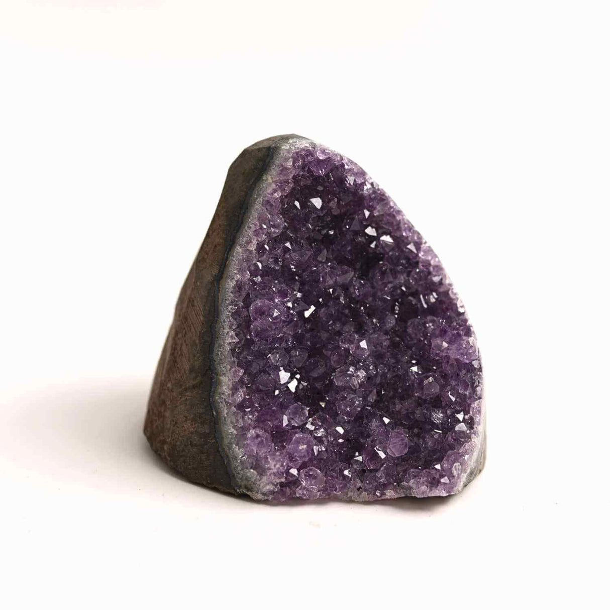 Geoda de ametist natural, taiata manual - Protectie si echilibru H= 10-11 cm L= 6-8 cm 500-600 gr