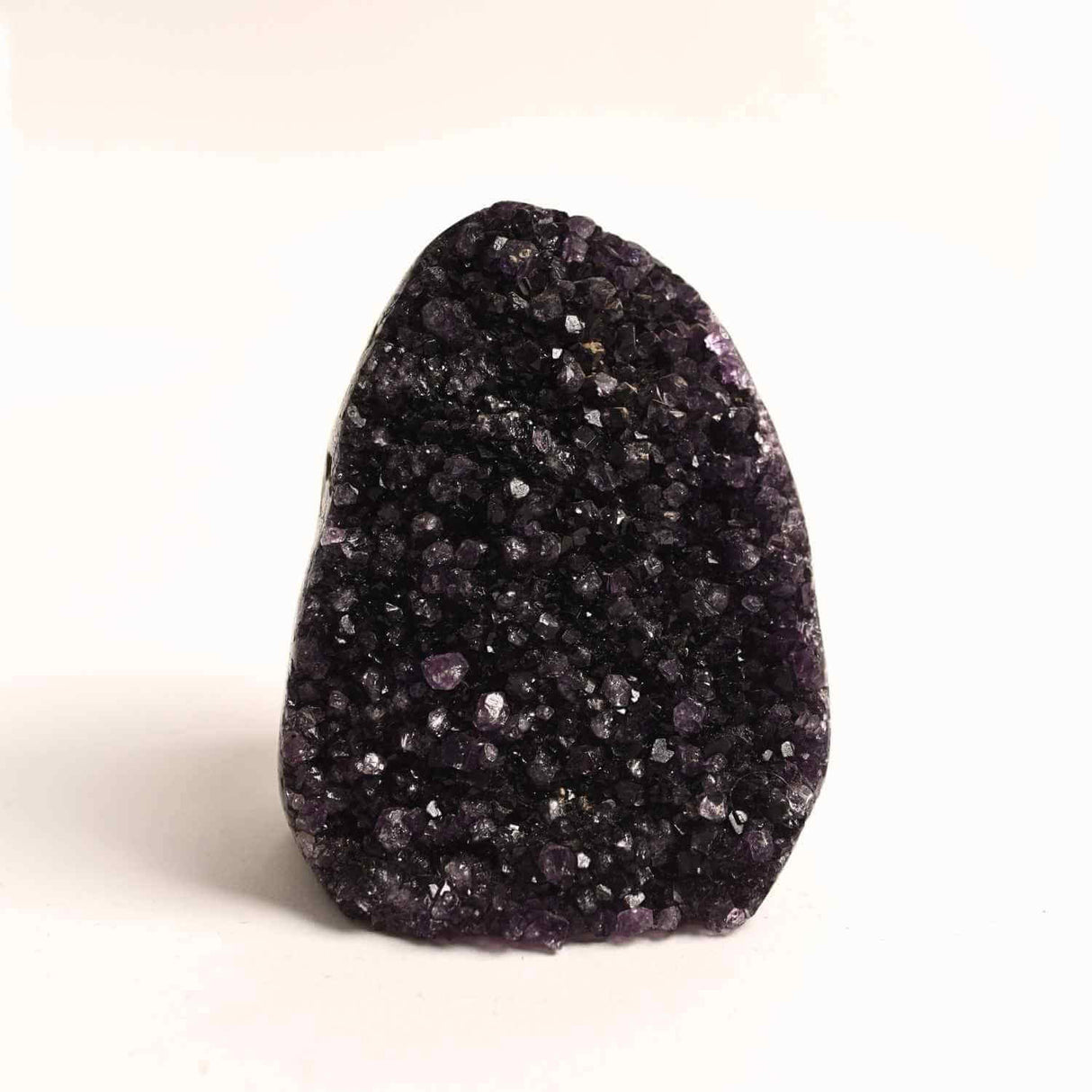 Geoda de ametist natural, taiata manual - Protectie si echilibru H= 10-11 cm L= 6-8 cm 500-600 gr