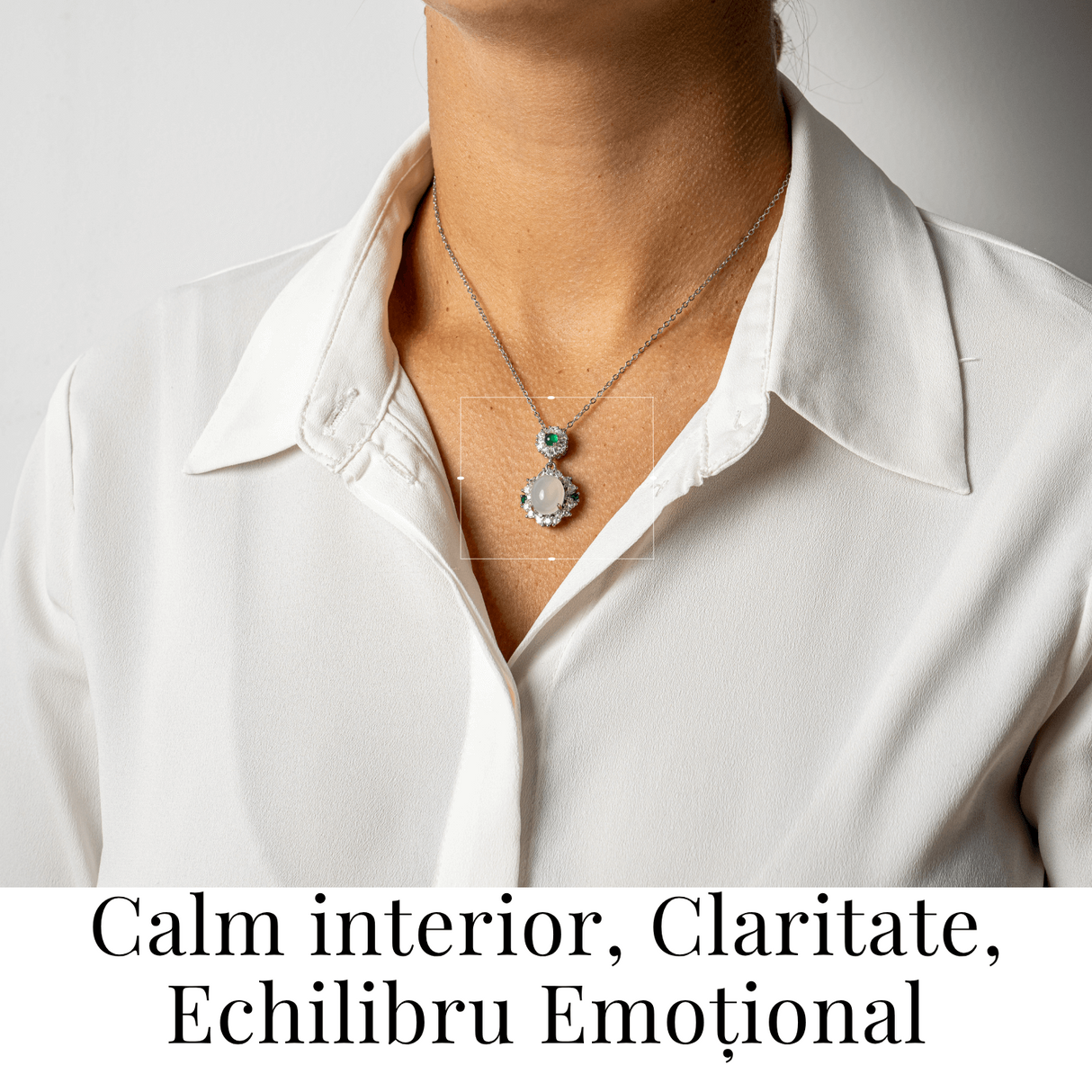 Colier cu Calcedonie Alba si Accente Verzi - Claritate si Echilibru Emotional