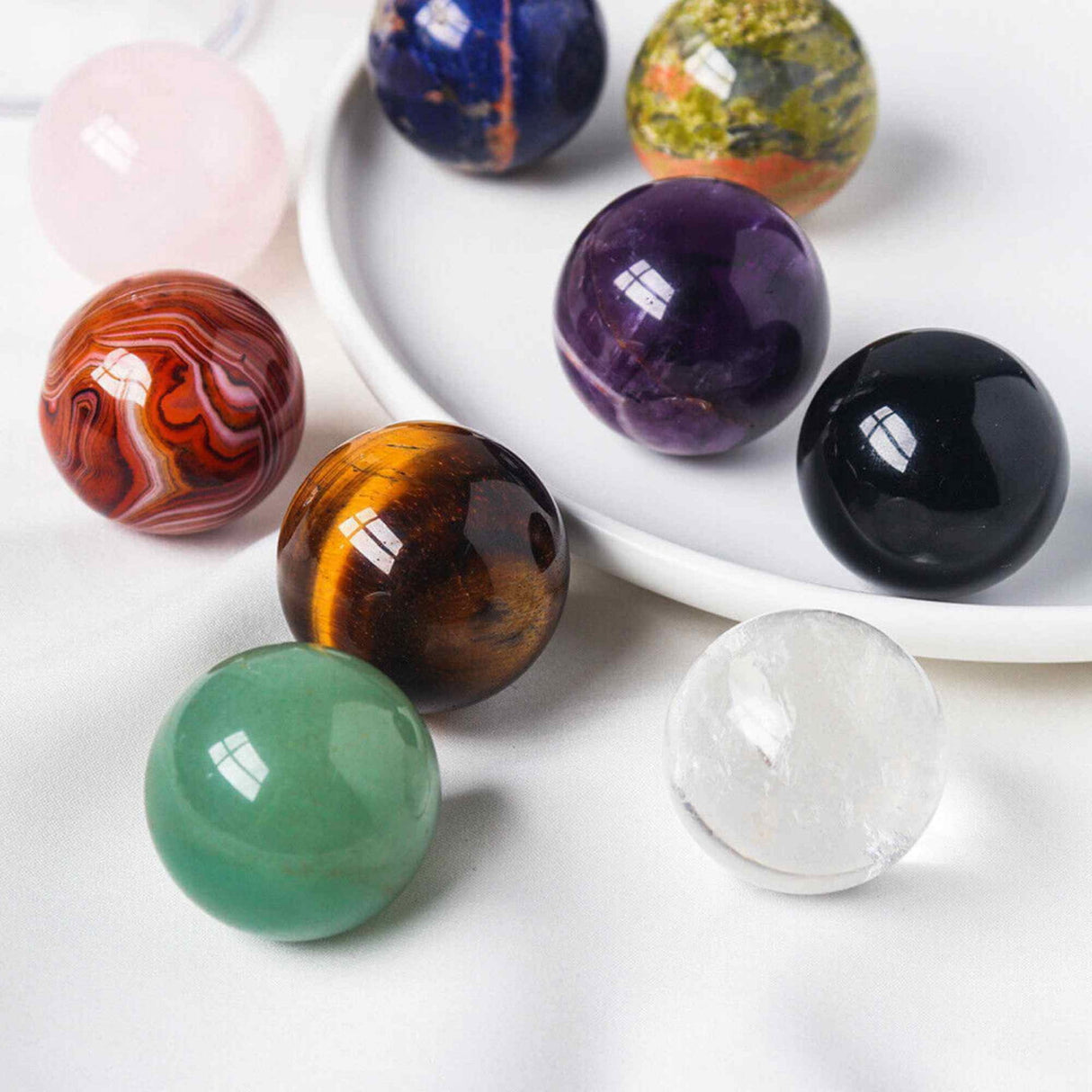 Set 9 sfere din cristale naturale sempretioase in cutie cadou - Pentru decor feng shui, meditatie, astrologie