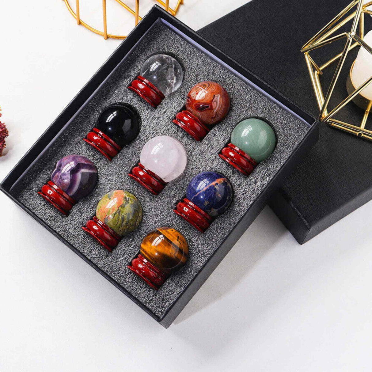 Set 9 sfere din cristale naturale sempretioase in cutie cadou - Pentru decor feng shui, meditatie, astrologie