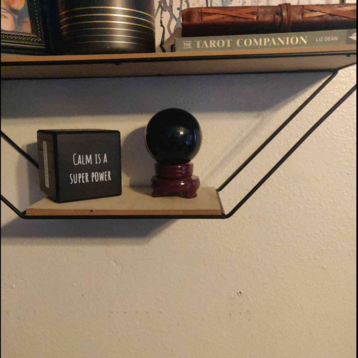 Sfera pudra obsidian negru 80 mm , minge de cristal decorativa, cu suport de lemn - Pentru decor, meditație, vindecare