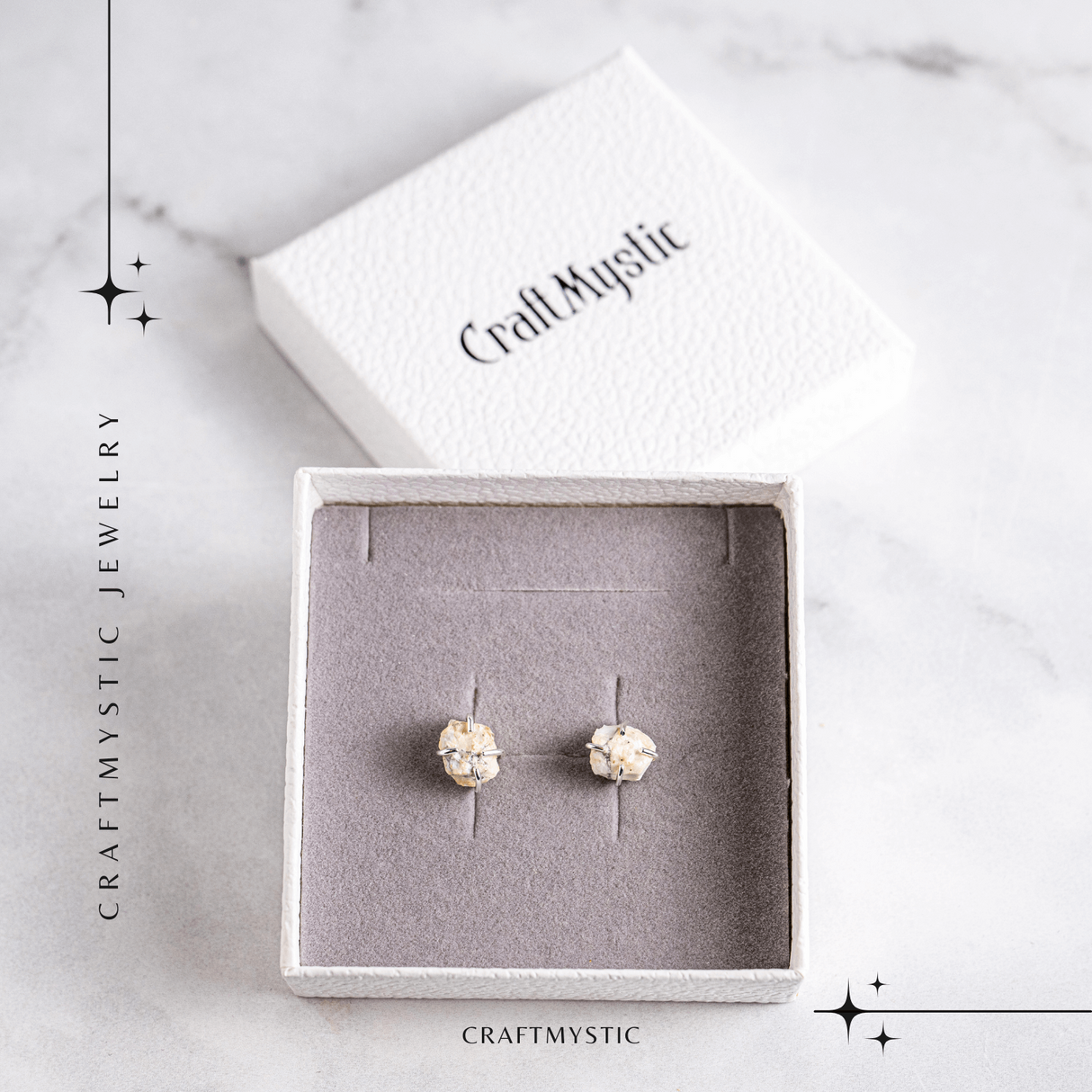 Cercei argintii cu piatra Howlita - Minimalism cu energie linistitoare
