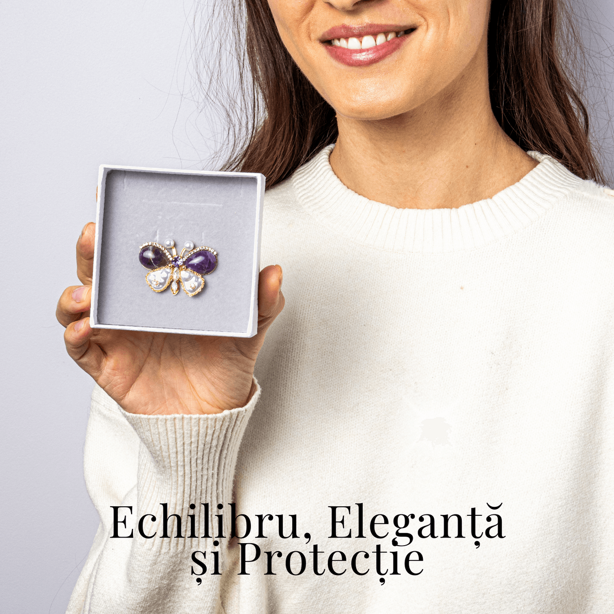 Brosa fluturas ametist cu perla sintetica si montura din cupru - Eleganta si echilibru