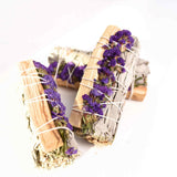Buchet Salvie Alba California, Palo Santo si Garofite Mov/ Sinuata – Energie Pozitiva si Eleganta