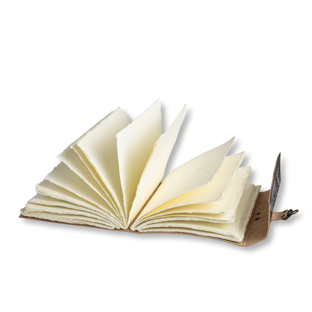 Jurnal din piele naturala cu piatra Malachit hartie bumbac alb – Talisman pentru echilibru si claritate interioara