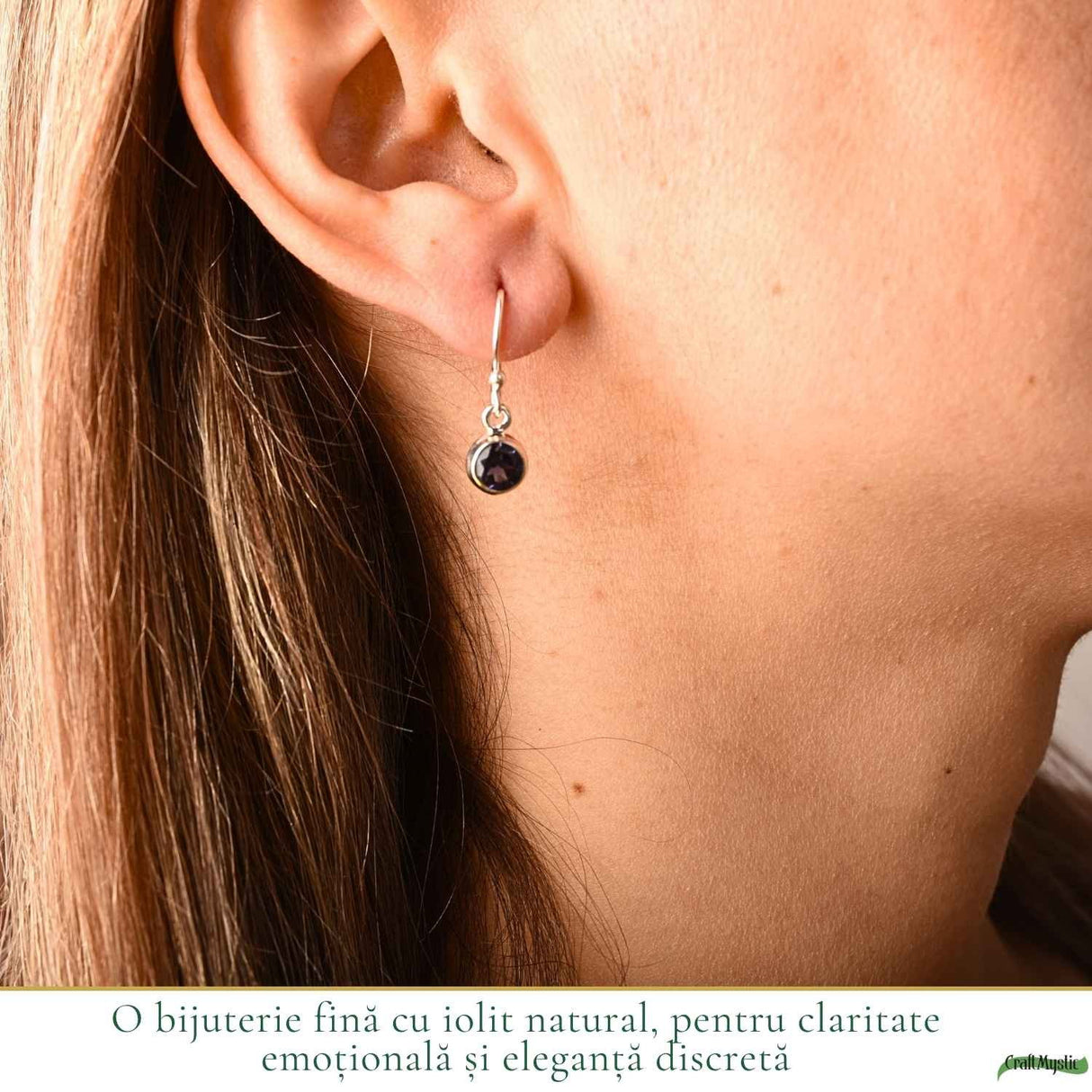 Cercei Argint 925 cu Iolit Fatetat Rotund – Claritate si Intuitie Feminina