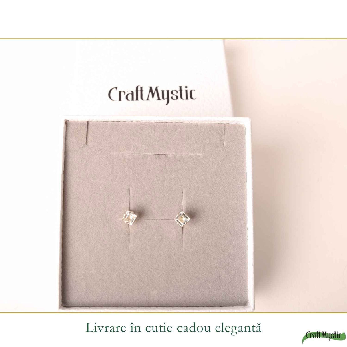 Cercei Argint 925 cu Topaz Alb Fatetat Patrat – Claritate si Eleganta Delicata