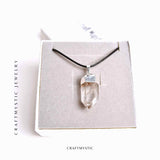 Colier cu pandantiv argintiu din cuart de stanca - Claritate si Energie Pozitiva