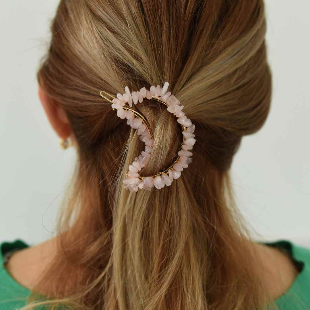 Clame pentru par in forma de semiluna cu piatra naturala semipretioasa Cuart galben pentru un look chic si vibratii pozitive