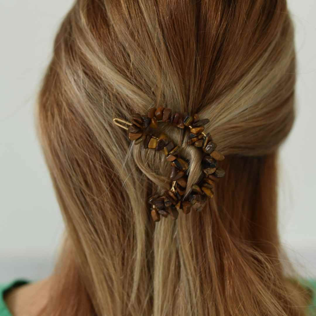 Clame pentru par in forma de semiluna cu piatra naturala semipretioasa Cuart galben pentru un look chic si vibratii pozitive