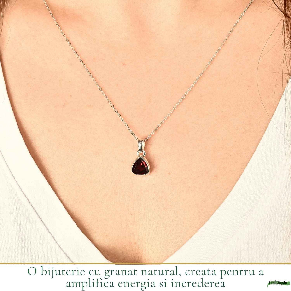 Colier Argint 925 cu Granat Triunghi – Putere si Echilibru Interior