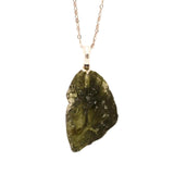 Colier Argint 925 cu Moldavit natural brut 2.9 g - o ancora simbolica pentru transformare blanda
