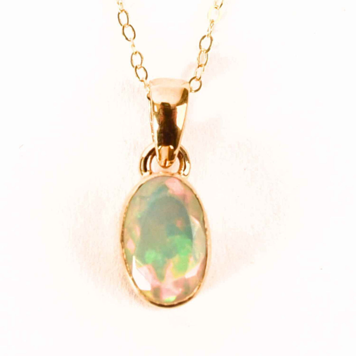 Colier Argint 925 placat cu aur 18K cu Opal Etiopian Fatetat Oval - Lumina Interioara si Armonie Divina