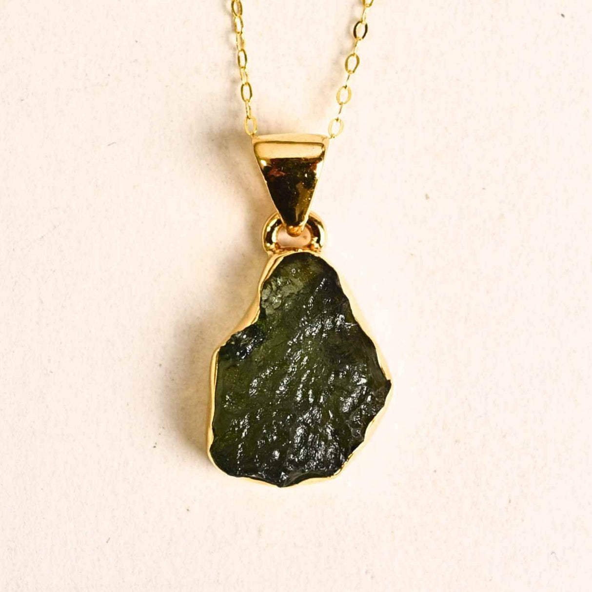 Colier Argint 925 placat cu aur 18k cu Moldavit natural brut 2.36 g - talisman de transformare