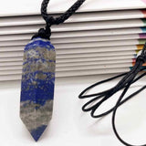 Colier cu cristal vindecator Lapiz Lazuli 4-5 cm, in forma hexagonala cu dublu varf si saculet satin negru - pentru protectie, vointa si noroc