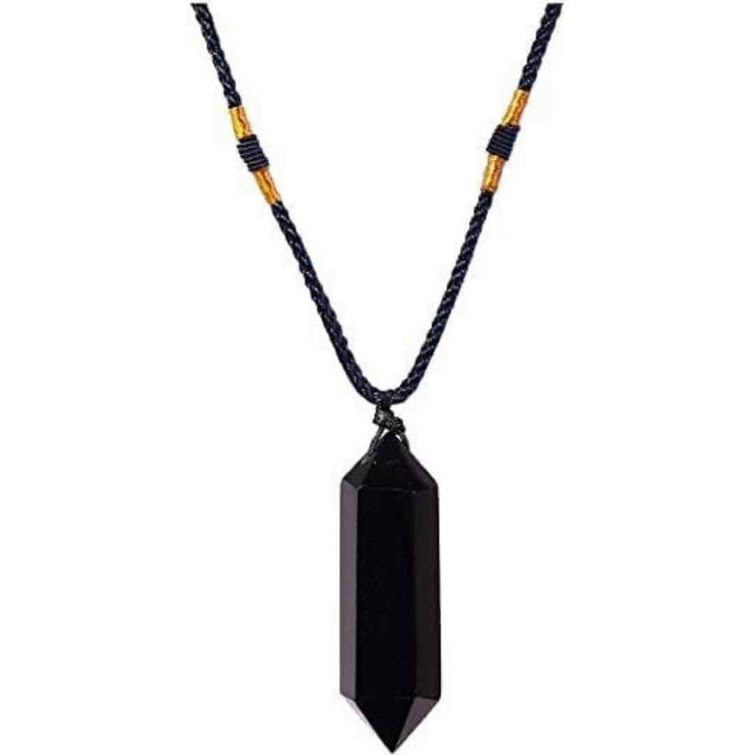 Colier cu cristal vindecator Labradorit 4-5 cm, in forma hexagonala cu dublu varf si saculet satin negru - pentru protectie, vointa si noroc