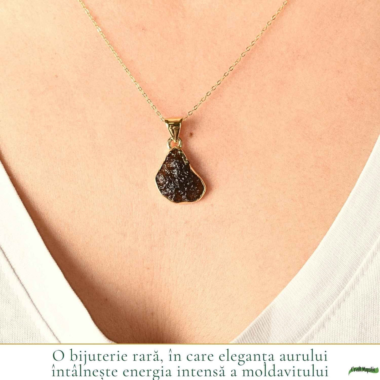 Colier Delicat cu Moldavit Natural si Argint Placat cu Aur 18k - Energie si Stil