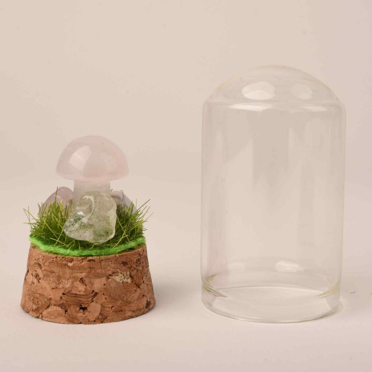 Figurina din piatra naturala semipretioasa Ochi de tigru in forma de ciuperca in mini terrarium 5 cm din sticla
