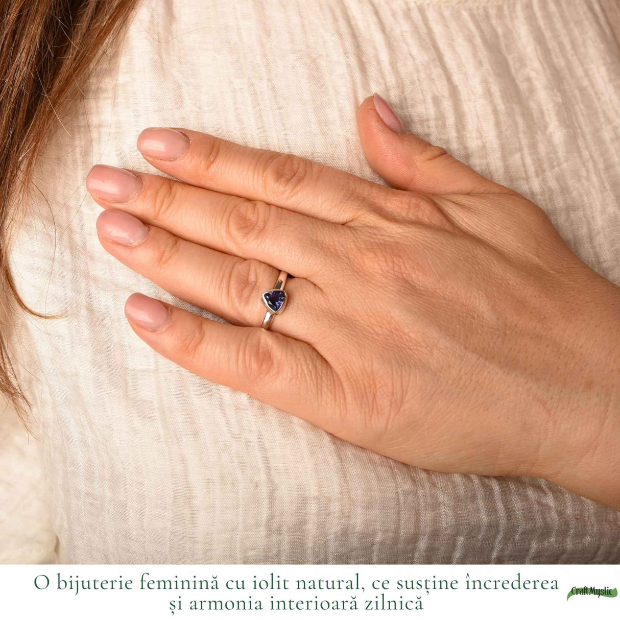 Inel Argint 925 cu Iolit Fatetat Triunghi – Intuitie si Energie Echilibrata