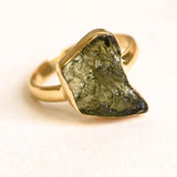 Inel argint 925 placat aur 18k cu Moldavit natural brut Marime 53-54 (EU) / 7 (US) - Piatra transformarii si protectiei
