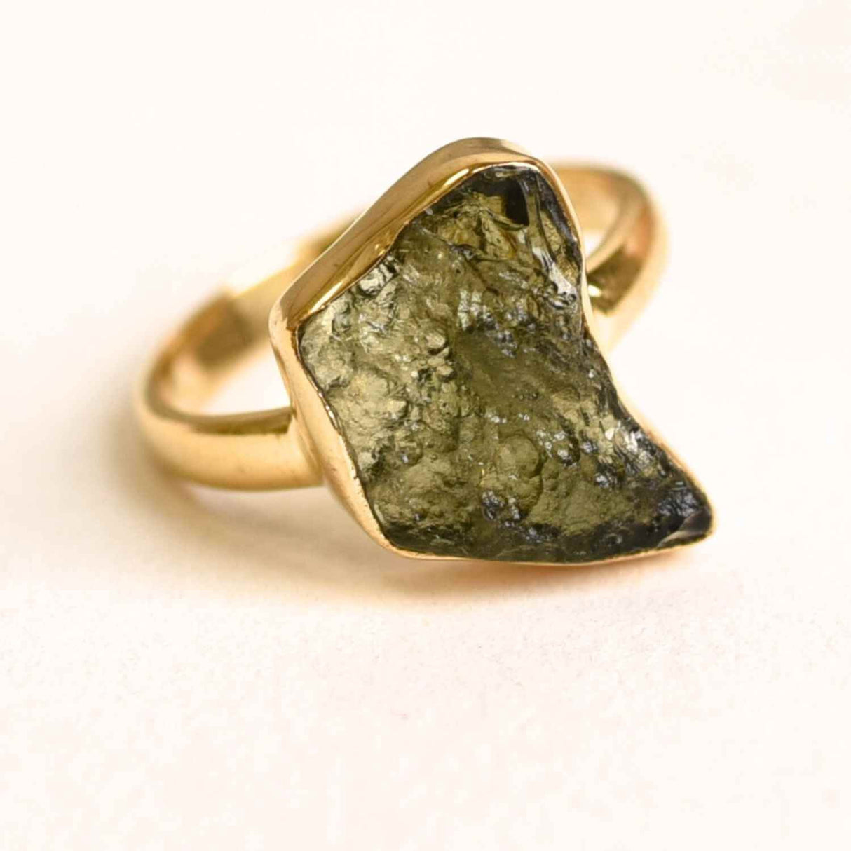 Inel argint 925 placat aur 18k cu Moldavit natural brut Marime 53-54 (EU) / 7 (US) - Piatra transformarii si protectiei