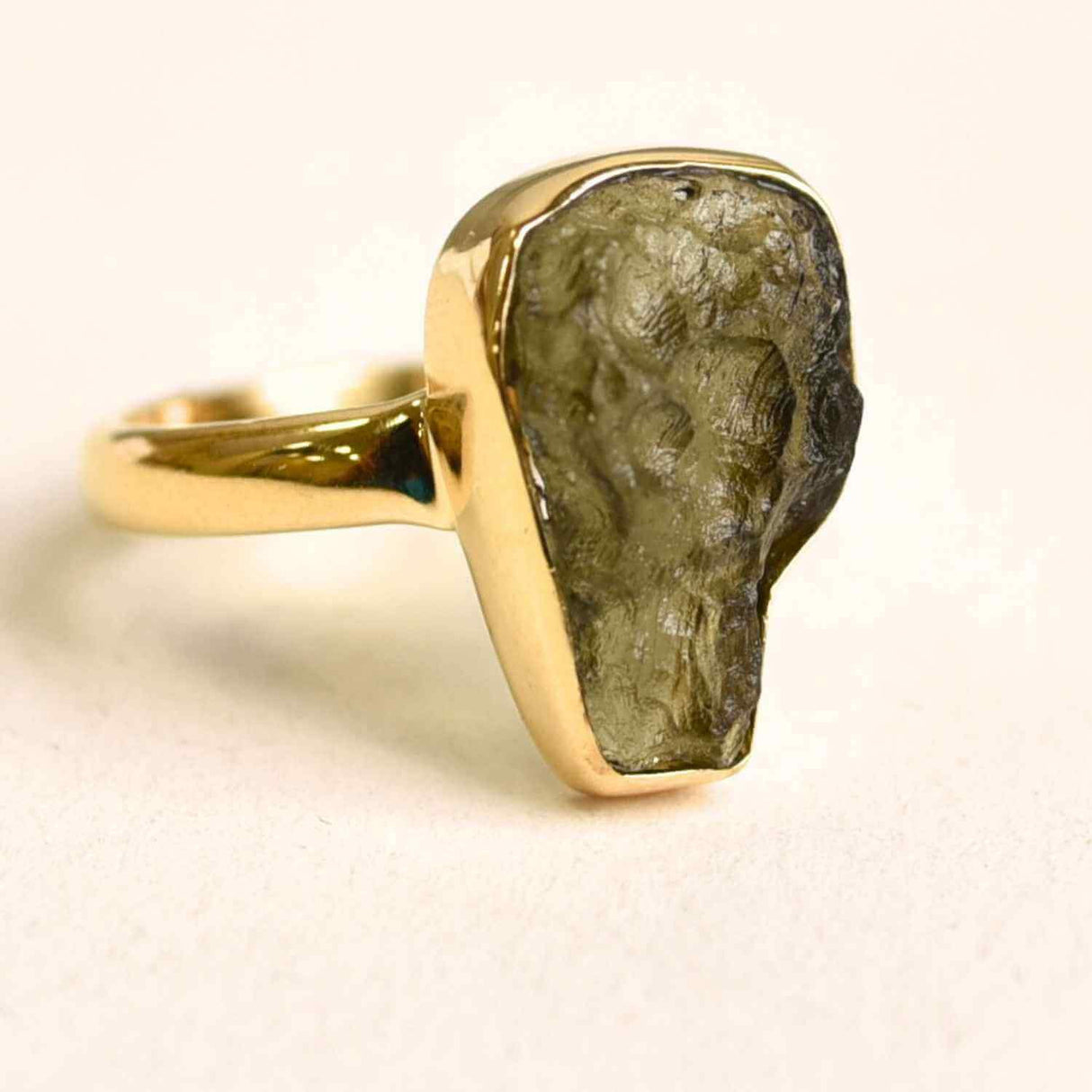 Inel argint 925 placat aur 18k cu Moldavit natural brut Marime 53-54 (EU) / 7 (US) - Piatra transformarii si protectiei