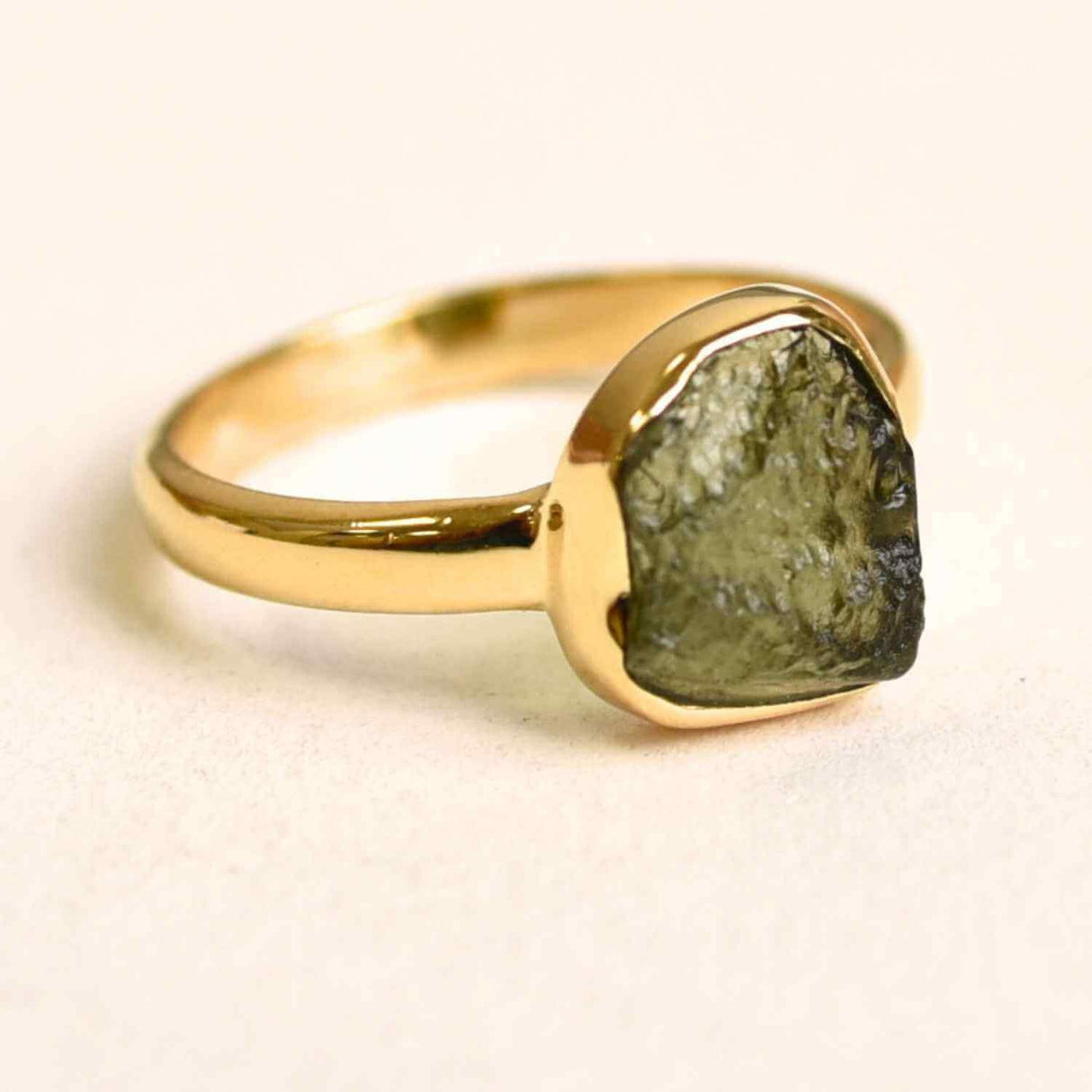 Inel argint 925 placat aur 18k cu Moldavit natural brut Marime 58-59 (EU) /9 (US) - Piatra transformarii si protectiei